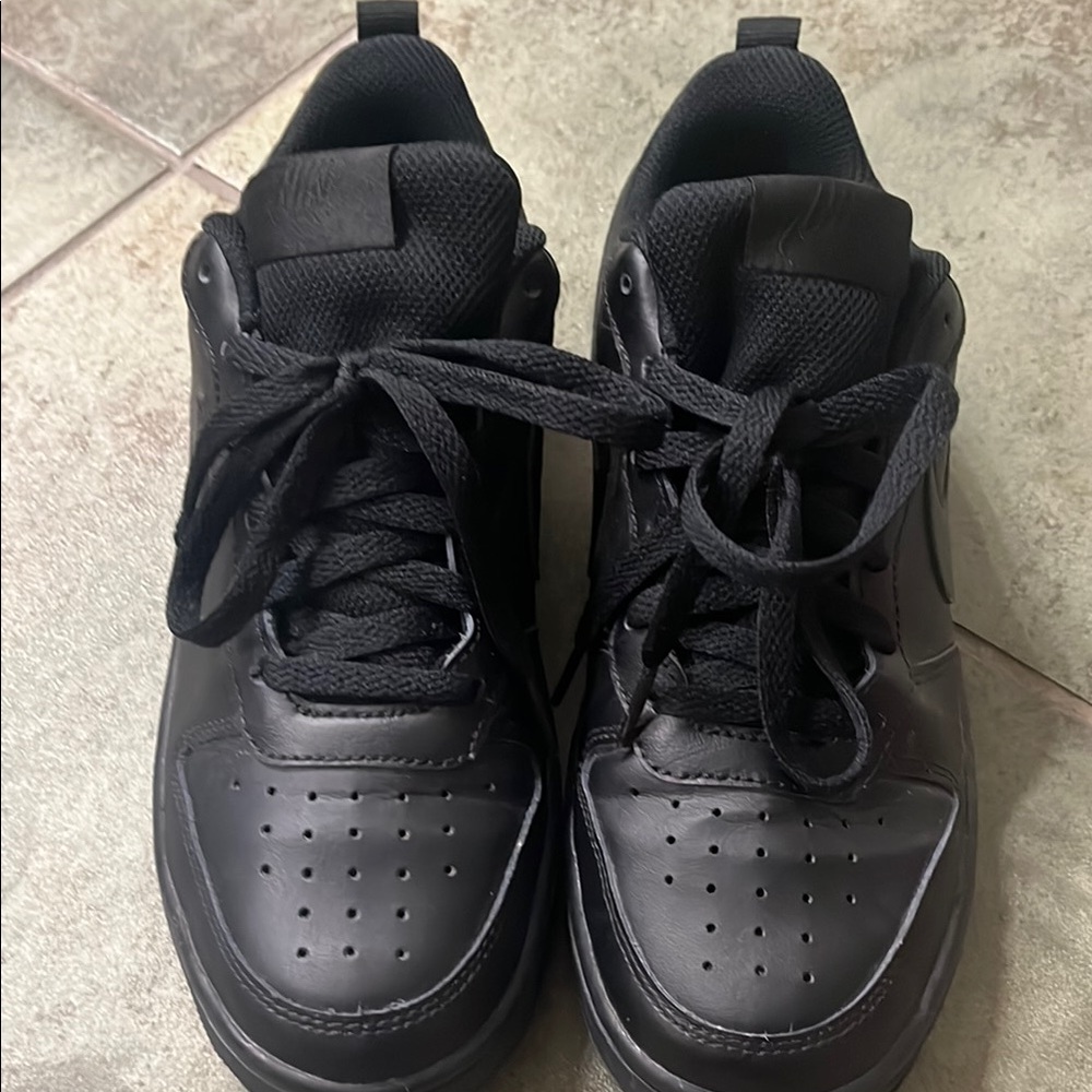 Nike Black Sneakers Classic Air Force 1 Design